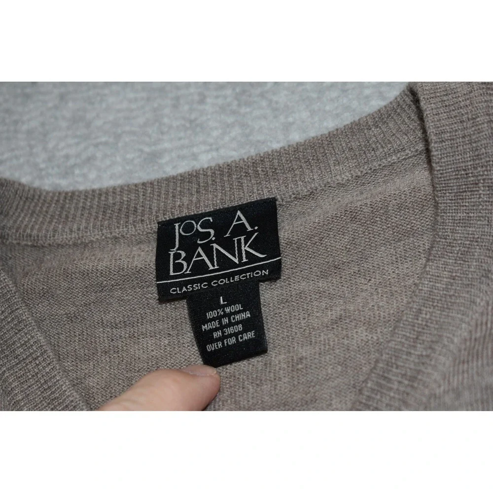 Jos A Bank Sweater Mens Large Tan V-Neck 100% Wool Classic Collection Golf